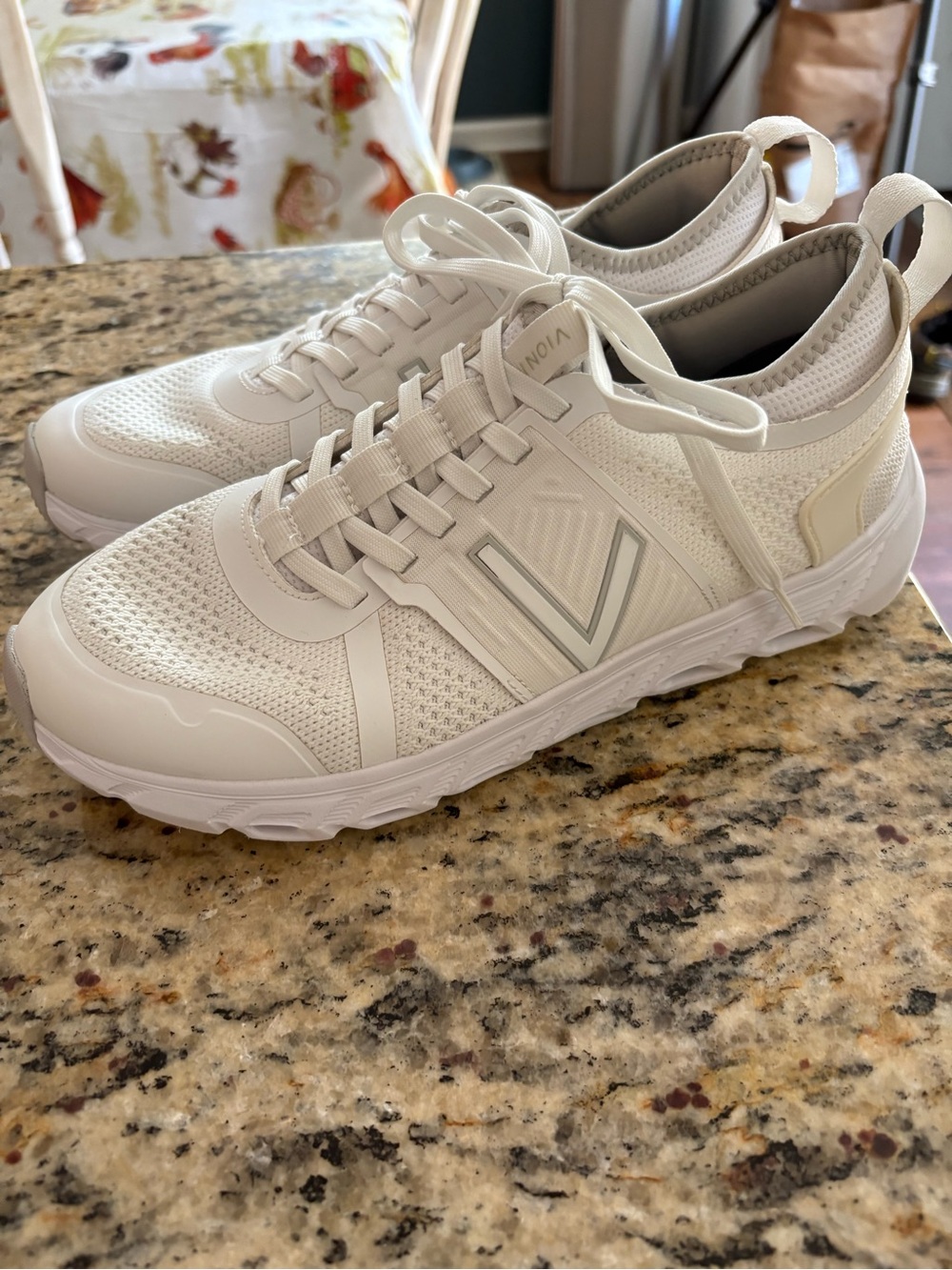 Vionic white sneakers woman’s 8